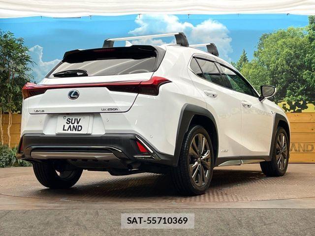 Lexus UX 2021-08 4326412-16