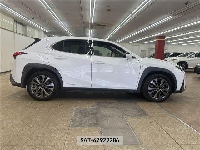 Lexus UX 2019-09 4755180-15