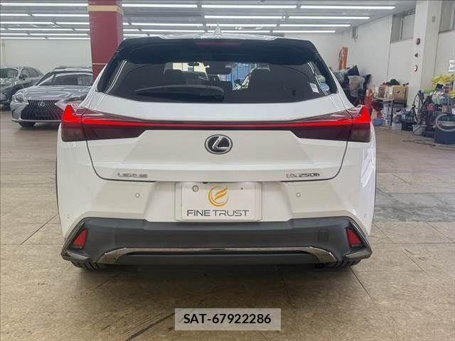 Lexus UX 2019-09 4755180-16