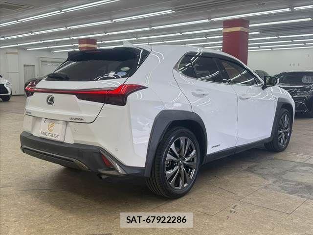 Lexus UX 2019-09 4755180-17