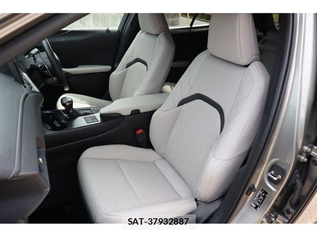 Lexus UX 2023-02 5871264-9