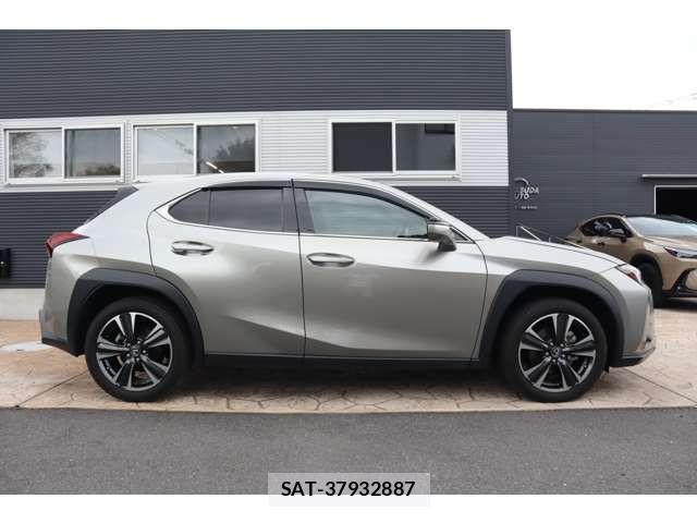 Lexus UX 2023-02 5871264-3