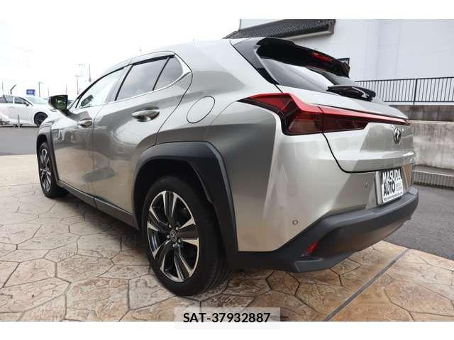 Lexus UX 2023-02 5871264-4