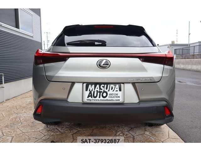 Lexus UX 2023-02 5871264-5
