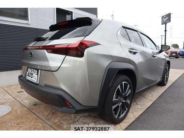 Lexus UX 2023-02 5871264-6