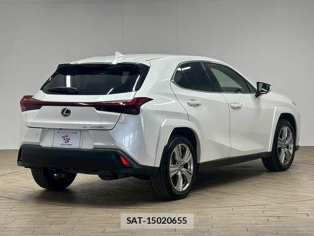 Lexus UX 2023-06 6815776-15