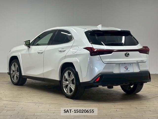 Lexus UX 2023-06 6815776-16