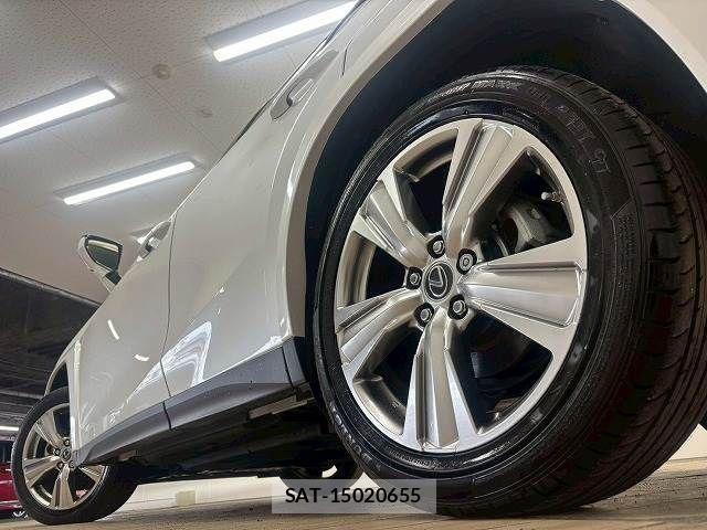Lexus UX 2023-06 6815776-18
