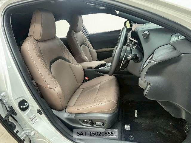 Lexus UX 2023-06 6815776-4