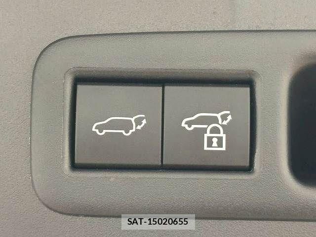Lexus UX 2023-06 6815776-8