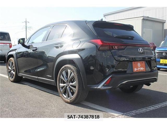 Lexus UX 2019-11 6815777-9