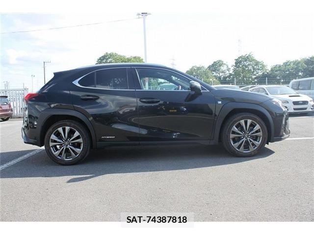 Lexus UX 2019-11 6815777-14