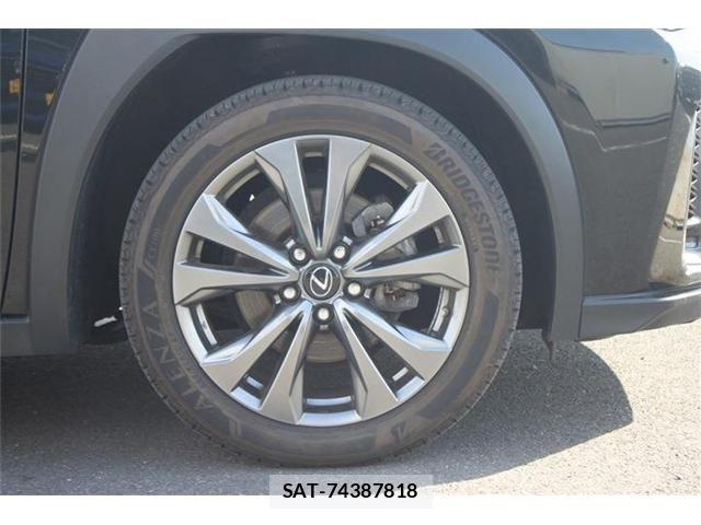 Lexus UX 2019-11 6815777-17