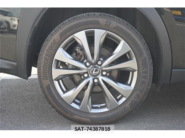 Lexus UX 2019-11 6815777-18