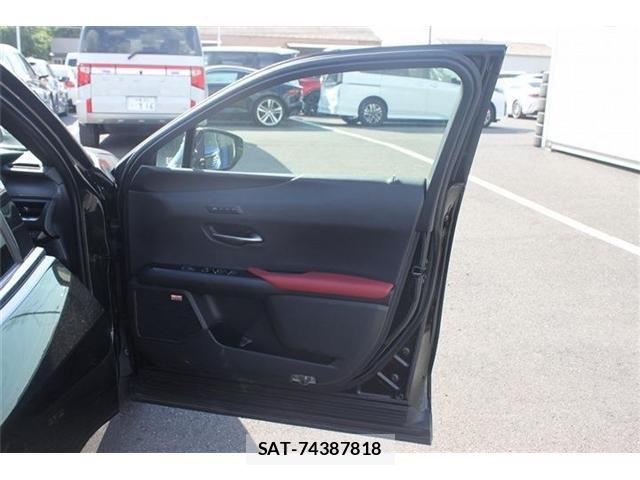 Lexus UX 2019-11 6815777-23