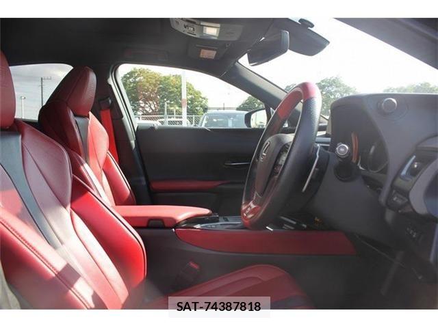 Lexus UX 2019-11 6815777-24