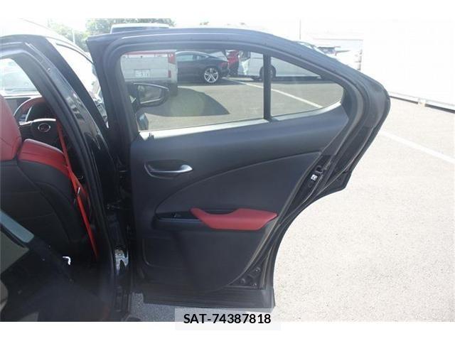 Lexus UX 2019-11 6815777-26