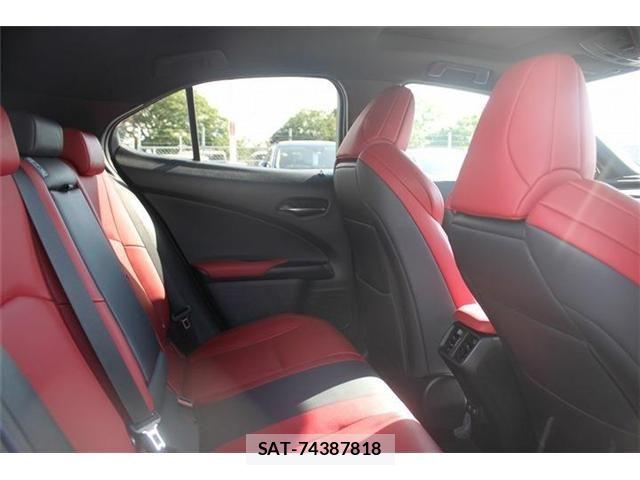 Lexus UX 2019-11 6815777-27