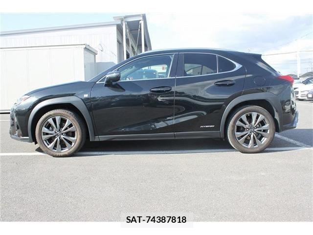Lexus UX 2019-11 6815777-8