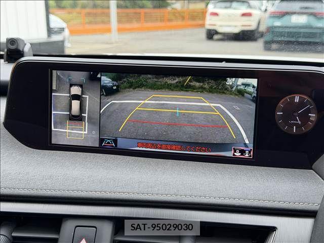 Lexus UX 2019-07 7221192-11