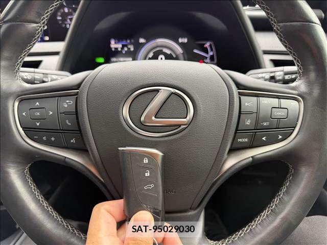 Lexus UX 2019-07 7221192-17