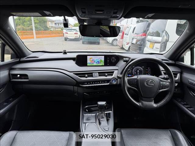 Lexus UX 2019-07 7221192-1