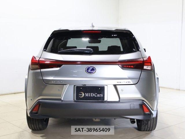 Lexus UX 2022-01 7358590-10