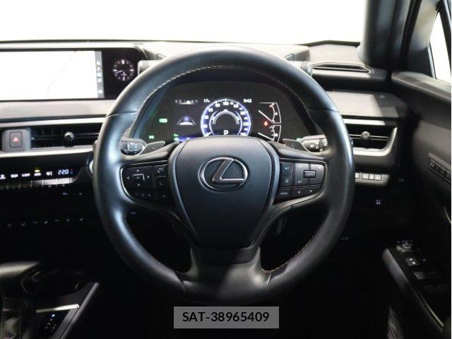 Lexus UX 2022-01 7358590-17