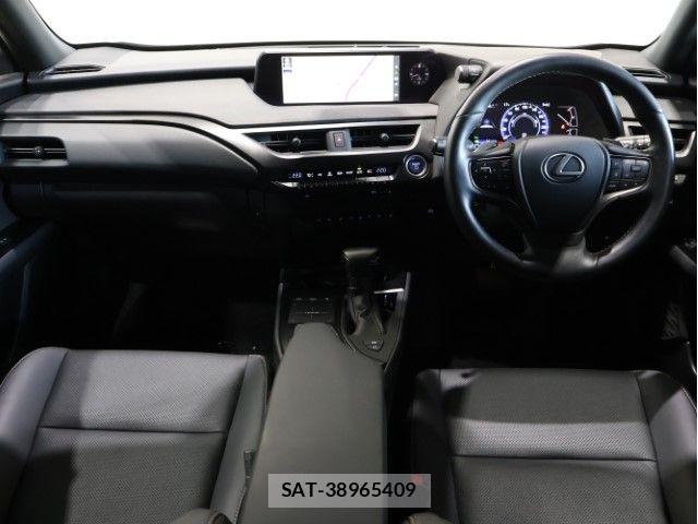 Lexus UX 2022-01 7358590-2