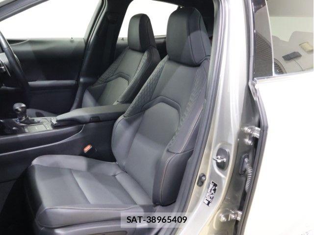 Lexus UX 2022-01 7358590-3