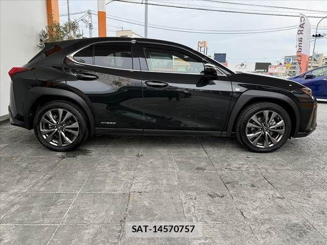 Lexus UX 2019-03 7455497-10