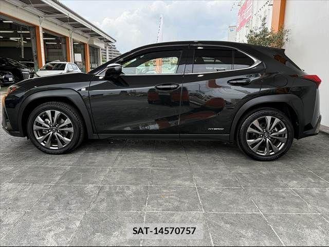 Lexus UX 2019-03 7455497-11
