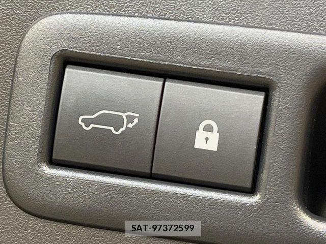Lexus UX 2019-03 7617770-7