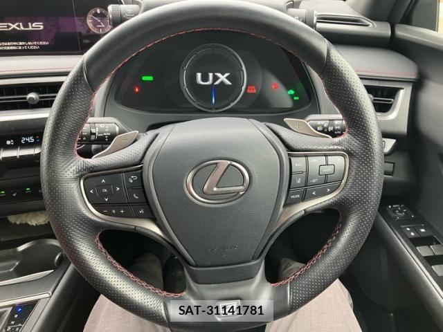 Lexus UX 2019-11 7617772-12