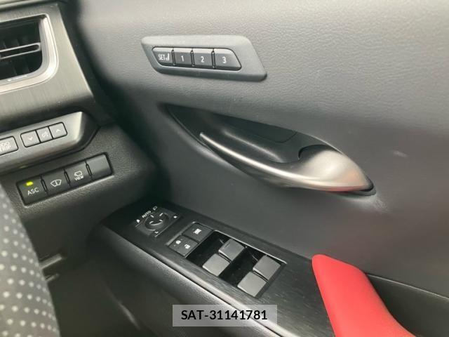 Lexus UX 2019-11 7617772-13
