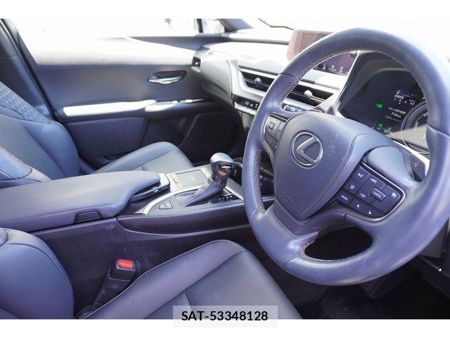 Lexus UX 2022-02 7725240-9