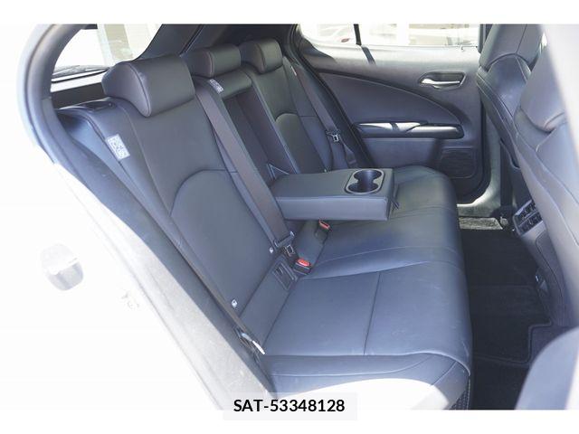 Lexus UX 2022-02 7725240-11