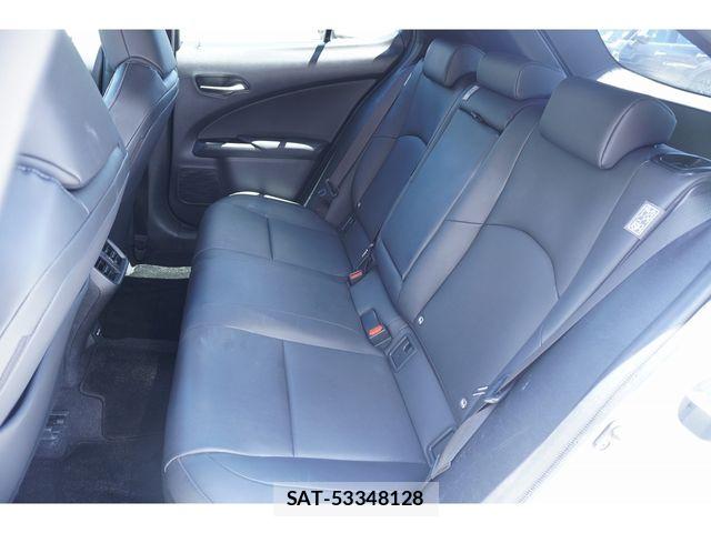 Lexus UX 2022-02 7725240-12