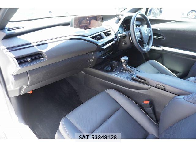 Lexus UX 2022-02 7725240-14