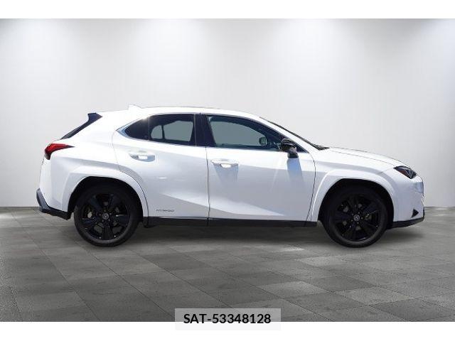 Lexus UX 2022-02 7725240-5