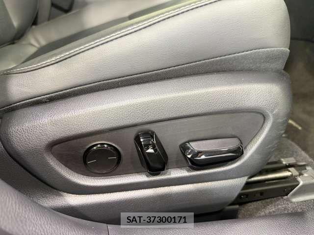 Lexus UX 2021-04 7877479-6