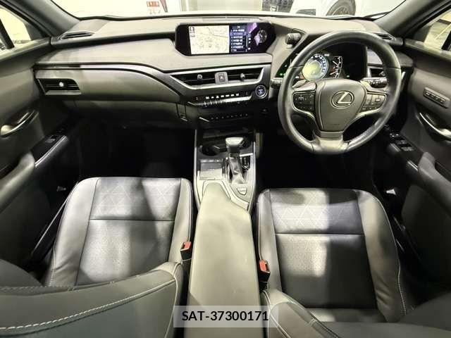 Lexus UX 2021-04 7877479-7
