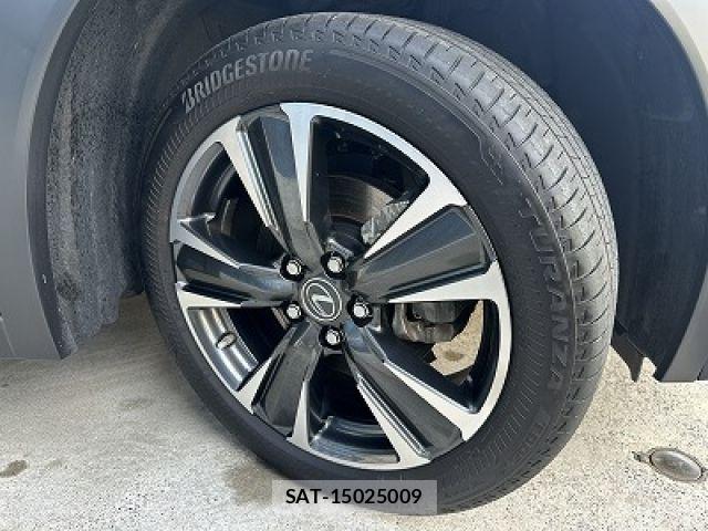 Lexus UX 2021-06 7979818-23