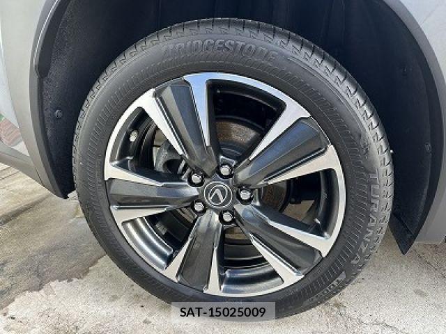 Lexus UX 2021-06 7979818-24