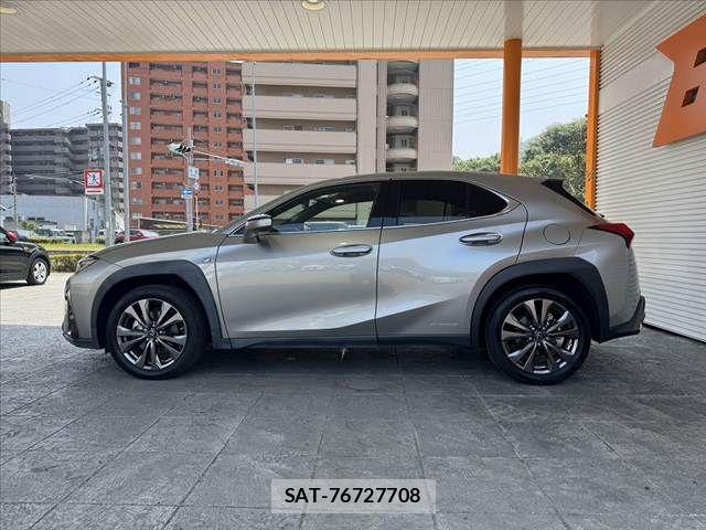 Lexus UX 2019-11 8208480-11