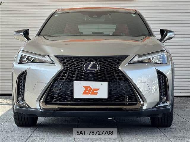 Lexus UX 2019-11 8208480-8