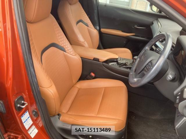 Lexus UX 2019-09 8413351-12