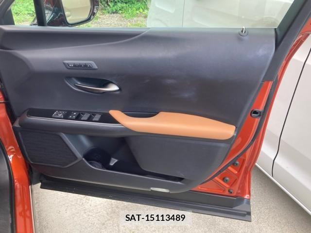 Lexus UX 2019-09 8413351-13