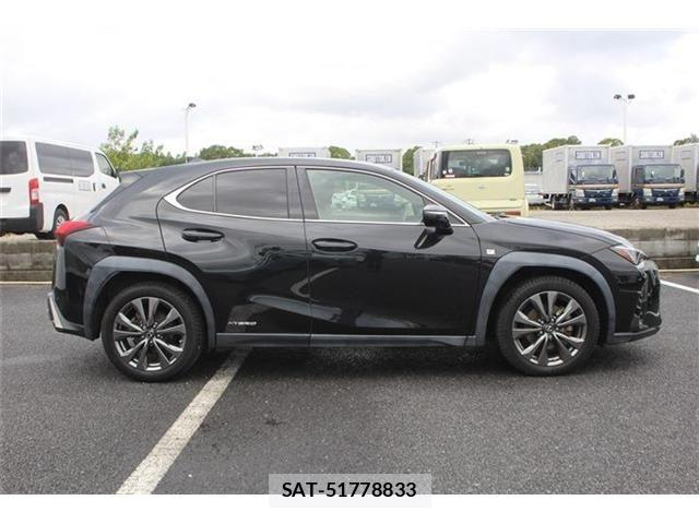 Lexus UX 2019-02 8413352-13