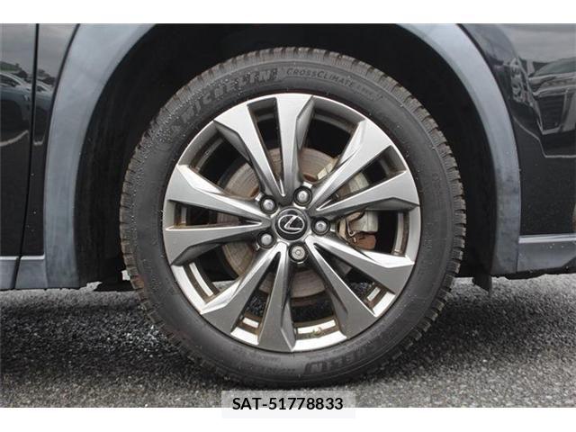 Lexus UX 2019-02 8413352-14